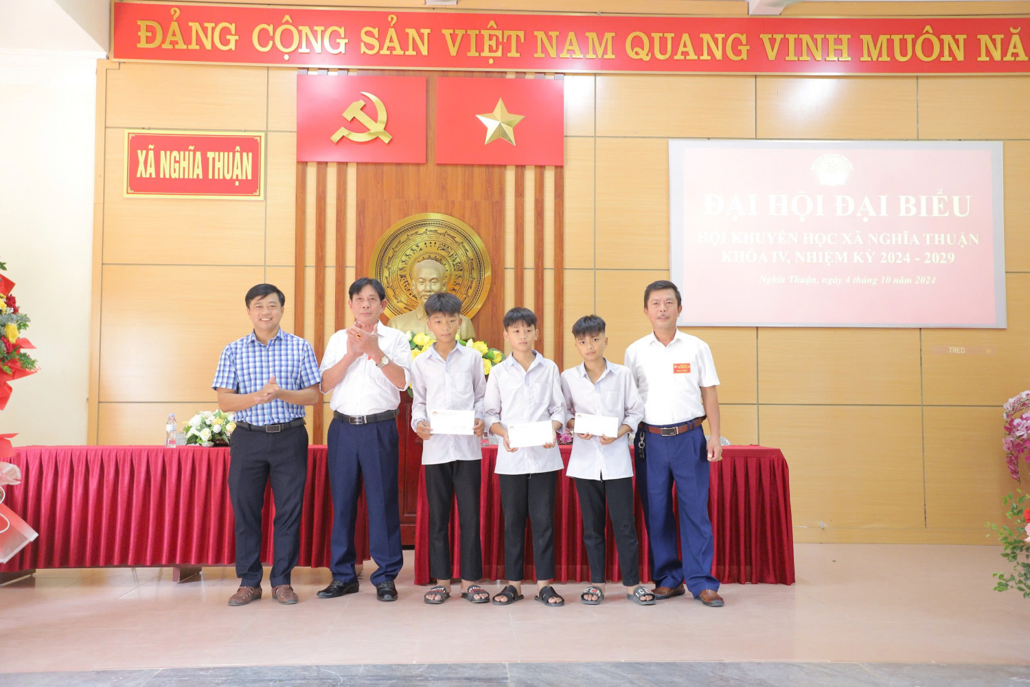 Biểu dương học sinh có hành động đẹp